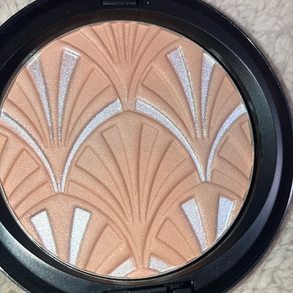 MAC Cosmetics High-Light Powder - Picture 4 of 4